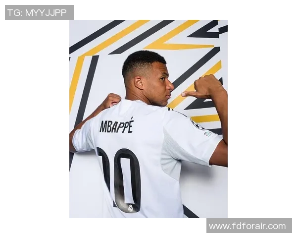 飞翔时刻：基利安姆巴佩标志性动作的华美挥洒，征服着世界足坛！