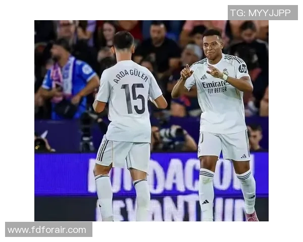 皇马宣布与球星续约五年，球迷欣喜若狂——再续辉煌之路