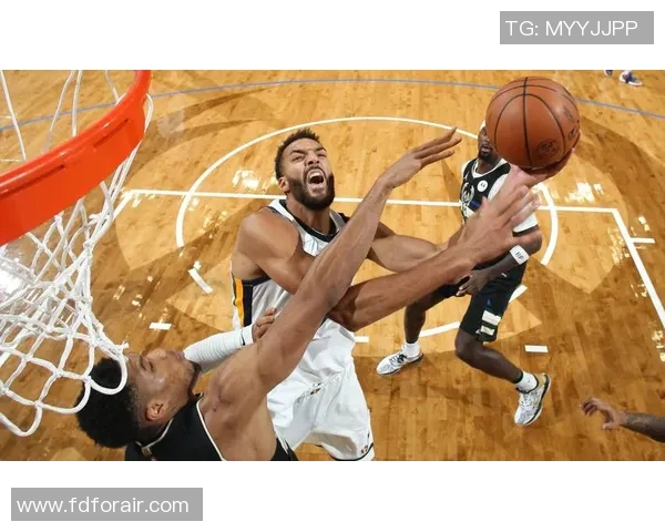 爵士艰难击败雄鹿，米切尔全场最高砍下27分