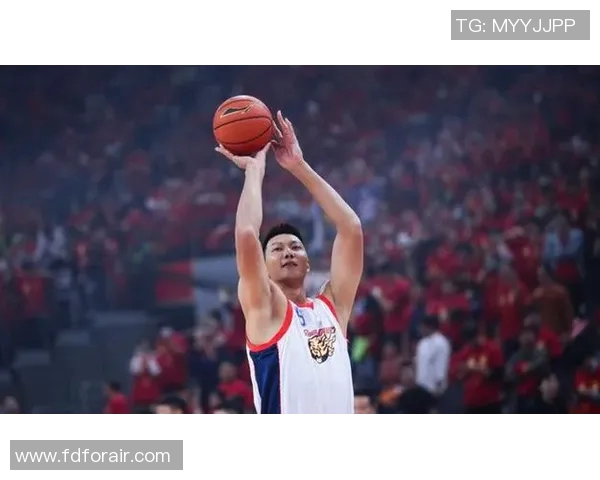 易建联开设篮球训练营，助力青少年篮球发展