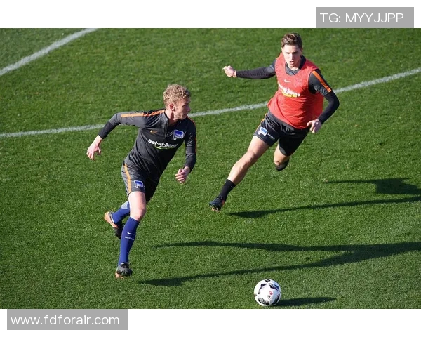 奥格斯堡主场力克柏林赫塔，全场球迷沸腾欢呼胜利！